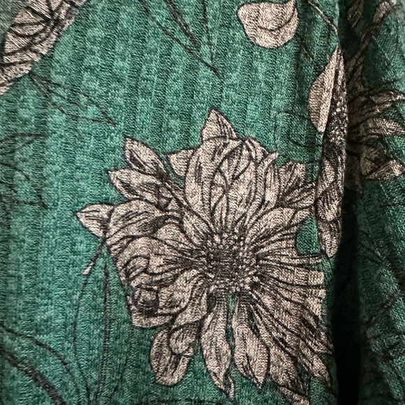 NWT Style & Co Green Floral  Tie-Front Lantern Sleeve Ribbed Top - Picture 6 of 7